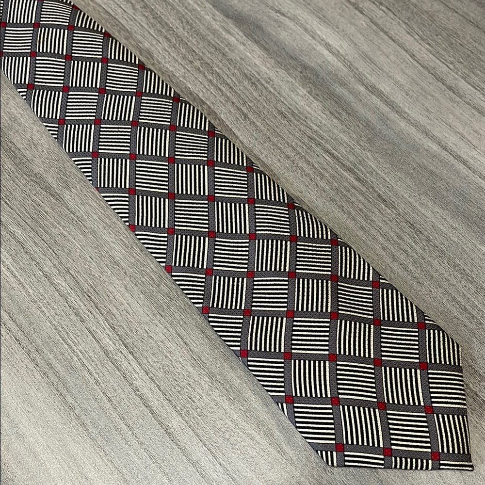 🔥 SALE Parisian Signature 100% Silk tie gray geometric design